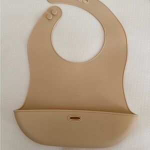 Silicone Bib in Beige